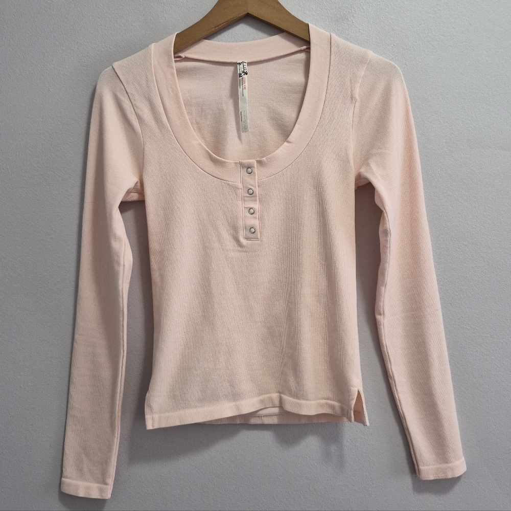 Intimately Free People NWOT Peach Scoop Neck Henley Top Size Medium/Large